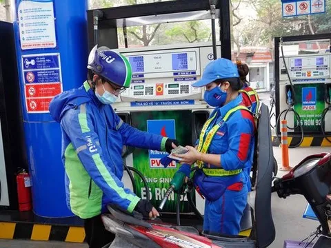 Vì sao giá bán buôn xăng dầu có lúc cao hơn giá bán lẻ?