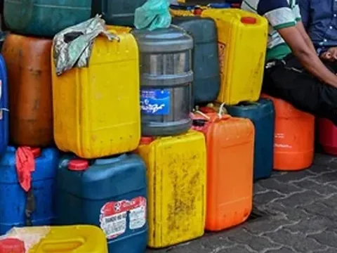 Thêm một quốc gia nhiệt tình mua dầu chiết khấu cao của Nga - chuyên gia dự báo: 'Chẳng có lý do gì để các quốc gia mới nổi từ chối dầu Nga'