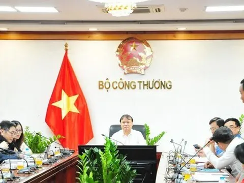 Tiết lộ thông tin cuộc họp kín giữa Bộ Công Thương và 31 doanh nghiệp đầu mối xăng dầu