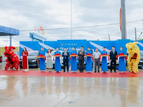 VinFast và Petrolimex khai trương dịch vụ sạc xe điện tại hệ thống Petrolimex