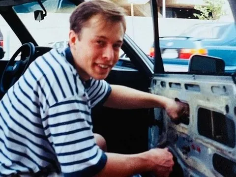 Chi tiết về chiếc xe đầu tiên mà Elon Musk sở hữu