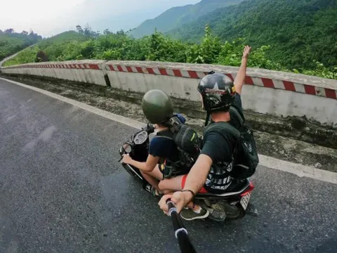Chu du Việt Nam bằng xe máy theo góc nhìn của khách Tây: Một trải nghiệm rất đáng thử!