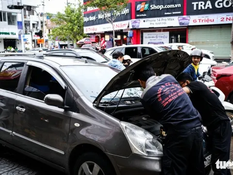 Sau lũ ô tô ngập nước đầy đường, bảo hiểm trả chi phí sửa chữa ra sao?