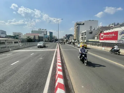 Thông xe hoàn toàn cầu Bưng