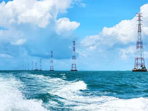 Vượt biển đưa điện ra Phú Quốc