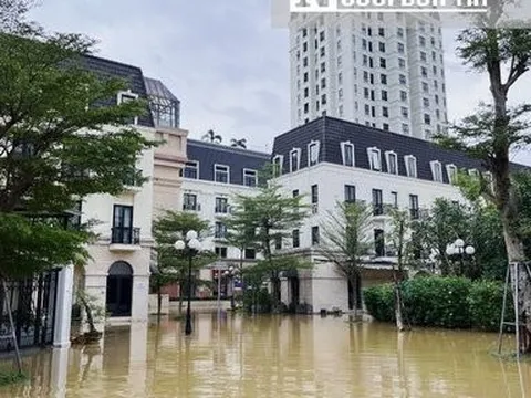 Nước lũ rút chậm "bủa vây" khu đô thị sang trọng bậc nhất xứ Huế