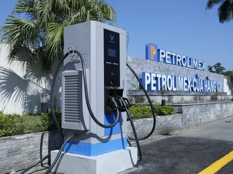 VinFast khai trương dịch vụ sạc xe điện tại hệ thống Petrolimex trên toàn quốc