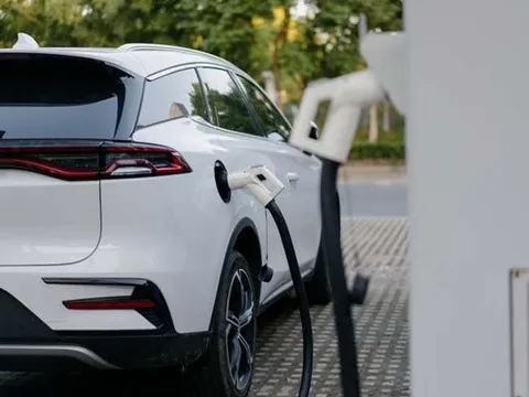 Bước đột phá mới cho xe điện, pin kèm máy sưởi nhỏ có thể sạc 70% trong 11 phút