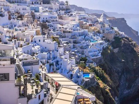 Khám phá thiên đường Santorini cùng blogger du lịch Ngô Trần Hải An