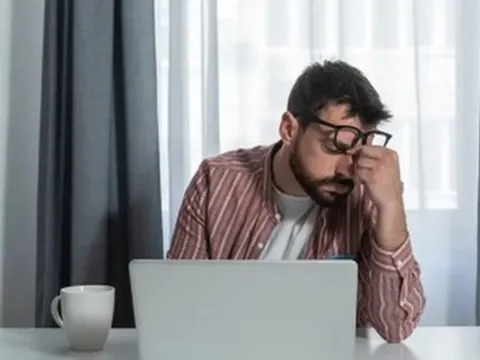 Một công ty sa thải nhân viên vì không mở webcam và cái kết