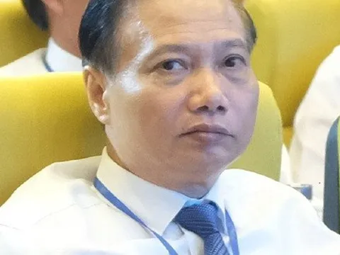 Cho Phó bí thư Thường trực Tỉnh ủy, Chủ tịch HĐND tỉnh Ninh Bình nghỉ hưu trước tuổi