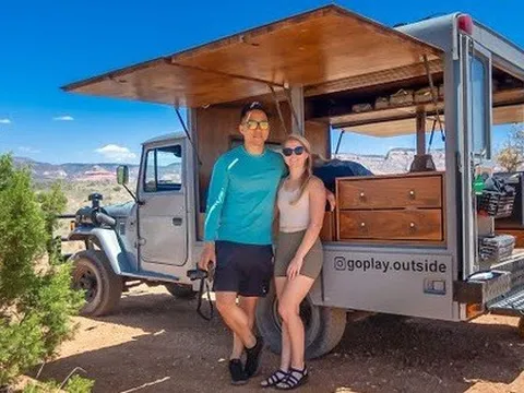 Toyota Land Cruiser độ nhà di động: Mở được cả 3 mặt, không ngán ‘vùng sâu vùng xa’