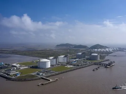 Trung Quốc ngừng bán LNG cho châu Âu