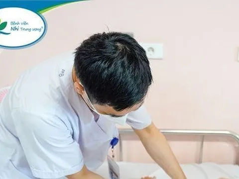 Bé gái đột ngột sưng đùi rồi liệt và teo chân, bác sĩ cảnh báo căn bệnh cực kỳ nguy hiểm