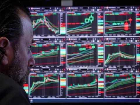 Cổ phiếu Netflix tăng 14%, Phố Wall tiếp đà phục hồi