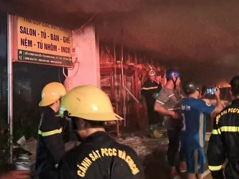 Cháy lớn tại cửa hàng trang trí nội thất ở Bạc Liêu