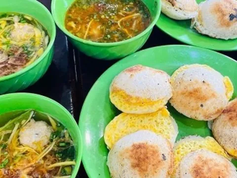 Đến Đà Lạt mà không thưởng thức bánh căn thì phí mất cả chuyến đi