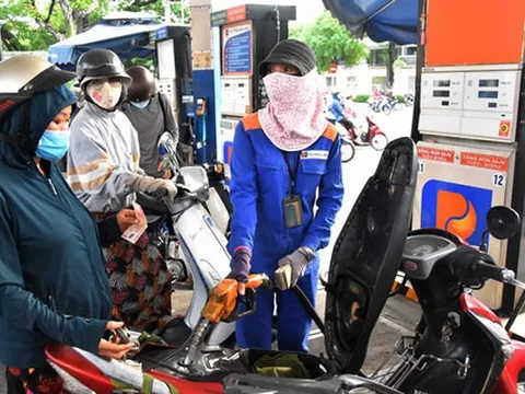 Thủ tướng giao Bộ trưởng Công Thương "ổn định tình hình thị trường xăng dầu"