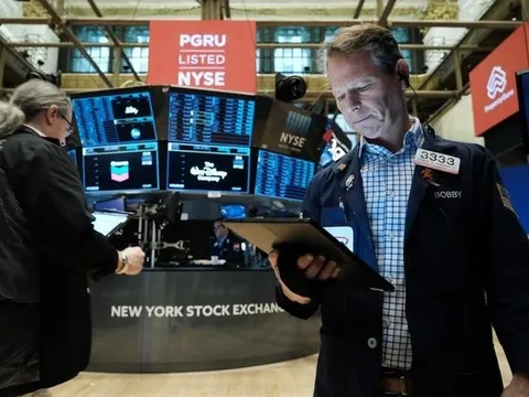 Phố Wall mất đà, giá dầu có thể tăng lên 150 USD/thùng năm 2023