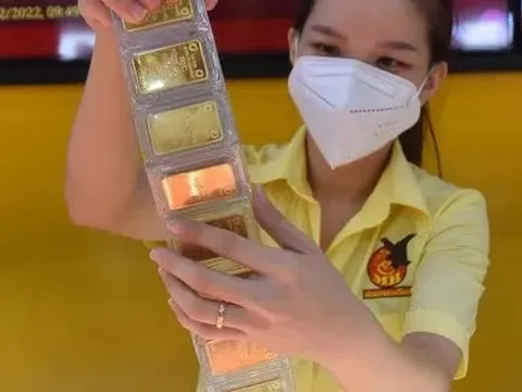 Giá vàng hôm nay 20-10: USD ồ ạt tăng giá, vàng lao xuống dốc