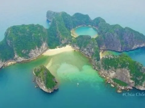 Vẻ đẹp nguyên sơ, ít người đặt chân đến ở ‘mắt rồng’ giữa lòng vịnh Hạ Long