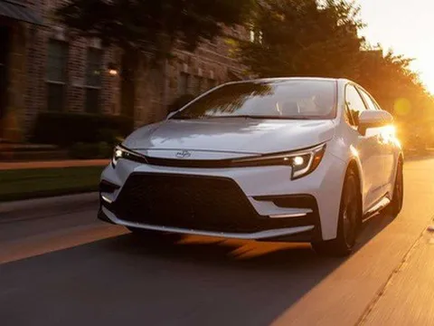 Xe bán chạy nhất thế giới Toyota Corolla nâng cấp nhẹ, giảm giá bản hybrid