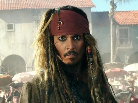 Phục trang "cướp biển" bùng nổ sau hiệu ứng phiên tòa giữa Johnny Depp - Amber Heard