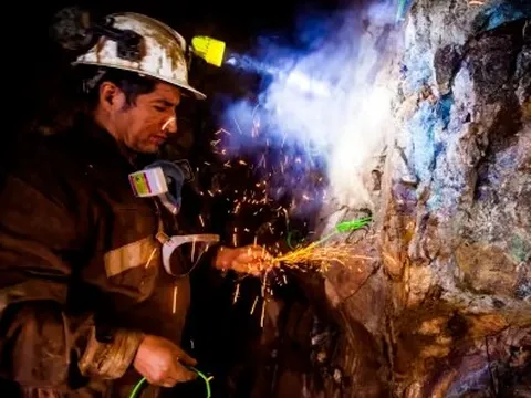 Dự trữ đồng toàn cầu chỉ còn đủ dùng cho 5 ngày, chuyên gia dự đoán giá có thể tăng gấp đôi vào năm 2023