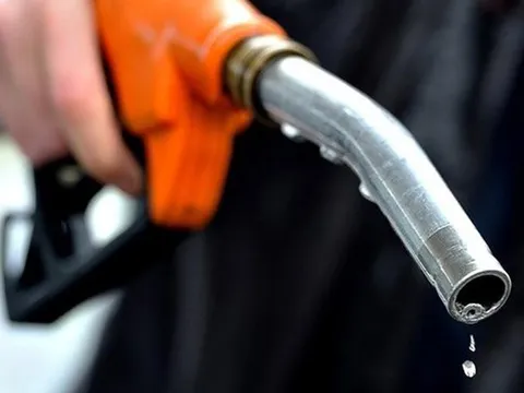 Giá xăng tăng hơn 300 đồng/lít