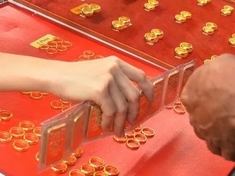 Giá vàng hôm nay 21-10: Giá thế giới giảm, vàng SJC lại tăng mạnh