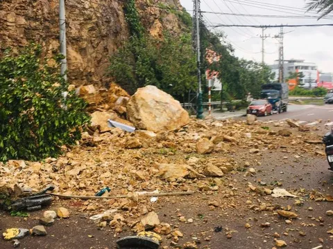 Sạt lở núi ở Quy Nhơn khiến 3 người bị thương: Chi tiền "khủng" để khắc phục và làm đẹp