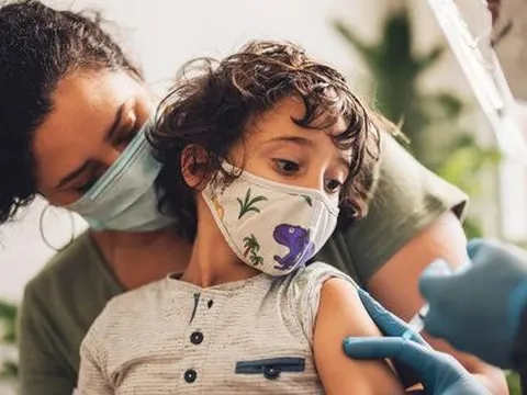 Âu - Mỹ đối đầu giai đoạn mới của dịch COVID-19