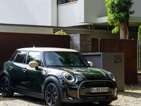 Khám phá Mini Cooper S 5-Cửa Resolute Edition giá 2,3 tỷ đồng
