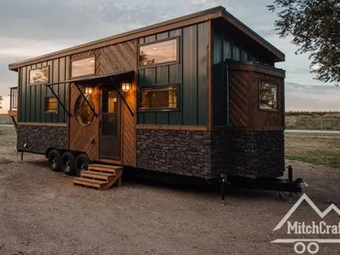 Xe nhà kéo 'nhỏ ngoài rộng trong': Có cả tầng áp mái, nội thất gây ấn tượng mạnh