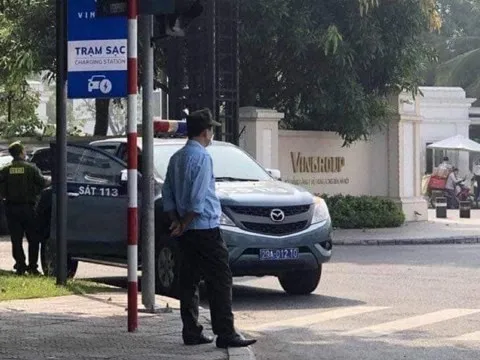 Xe cảnh sát 113 trước cổng Vingroup là bảo đảm an ninh trật tự cho lãnh đạo nước ngoài tới thăm