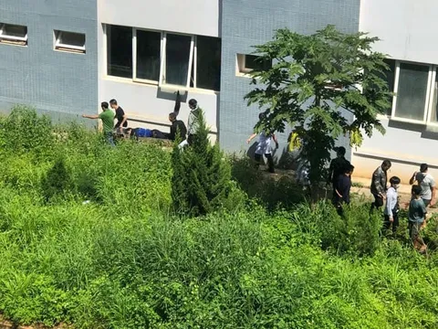 Điều tra nguyên nhân người đàn ông rơi từ tầng 7 bệnh viện xuống đất tử vong