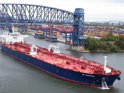 G7 quyết áp giá trần đối với dầu Nga, chuyên gia nói luôn: ‘Họ tự bắn vào chân mình’