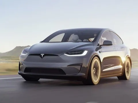 Chìa khóa hỏng, hầm không có sóng, xe điện Tesla bỗng trở thành 'cục sắt'
