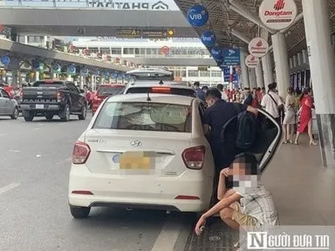 Phạt nhiều tài xế xe vi phạm tại sân bay Tân Sơn Nhất
