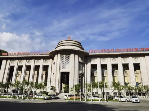 Ngân hàng Nhà nước tiếp tục tăng trần lãi suất thêm 1%