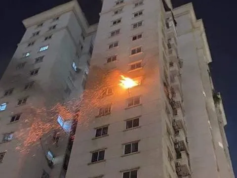 Cháy lớn tại căn hộ chung cư quận Tây Hồ, nhiều người an toàn thoát nạn