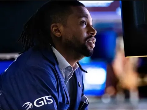 Cổ phiếu Microsoft ngược dòng thị trường, giá dầu thô tăng nhẹ