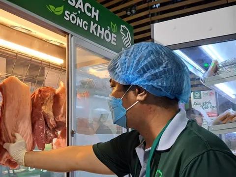 Sau “heo ăn chuối” của bầu Đức, một đại gia chăn nuôi tung... “heo ăn chay”