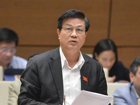 Tàu khoan dầu khí đợi ngoài khơi tiêu tốn hàng trăm nghìn USD mỗi ngày