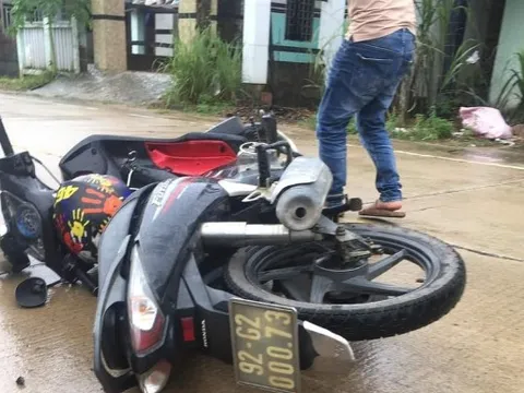 Tông trúng con bò băng qua đường, một cán bộ huyện tử vong