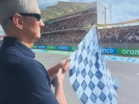 CEO Apple Tim Cook vẫy cờ đích tại đường đua F1 Mỹ, gây sốt cư dân mạng