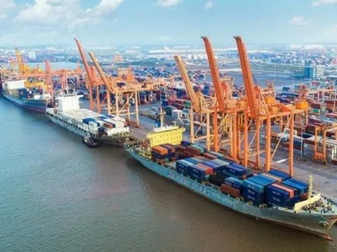 Hải Phòng: Xem xét giảm 50% phí hạ tầng cảng biển cho hàng thủy nội địa
