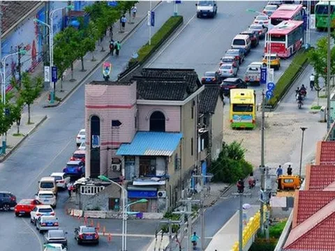 Ngôi nhà có móng vững nhất Thượng Hải: Đứng giữa đường suốt 14 năm không lay chuyển, vì chữ ‘tham’ đổi lại cái kết đắng