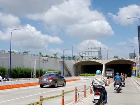 NÓNG: Cấm xe 2 ngày liên tiếp tại hầm sông Sài Gòn