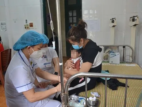 Hơn 700 học sinh tại 1 huyện phải nghỉ học vì sốt và ốm